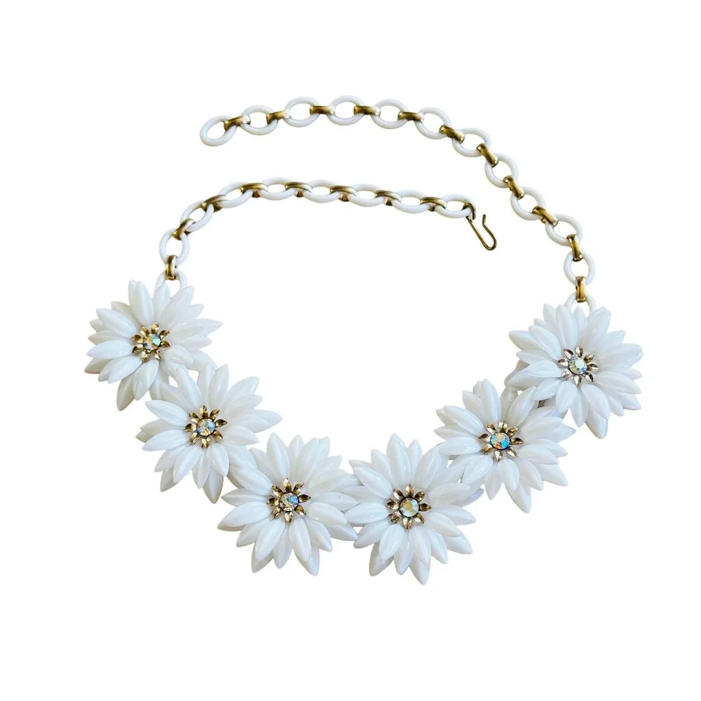 VtG Daisy Flower Necklace Aurora Borealis Crystal Faceted‎ Celluloid 60s Chunky
